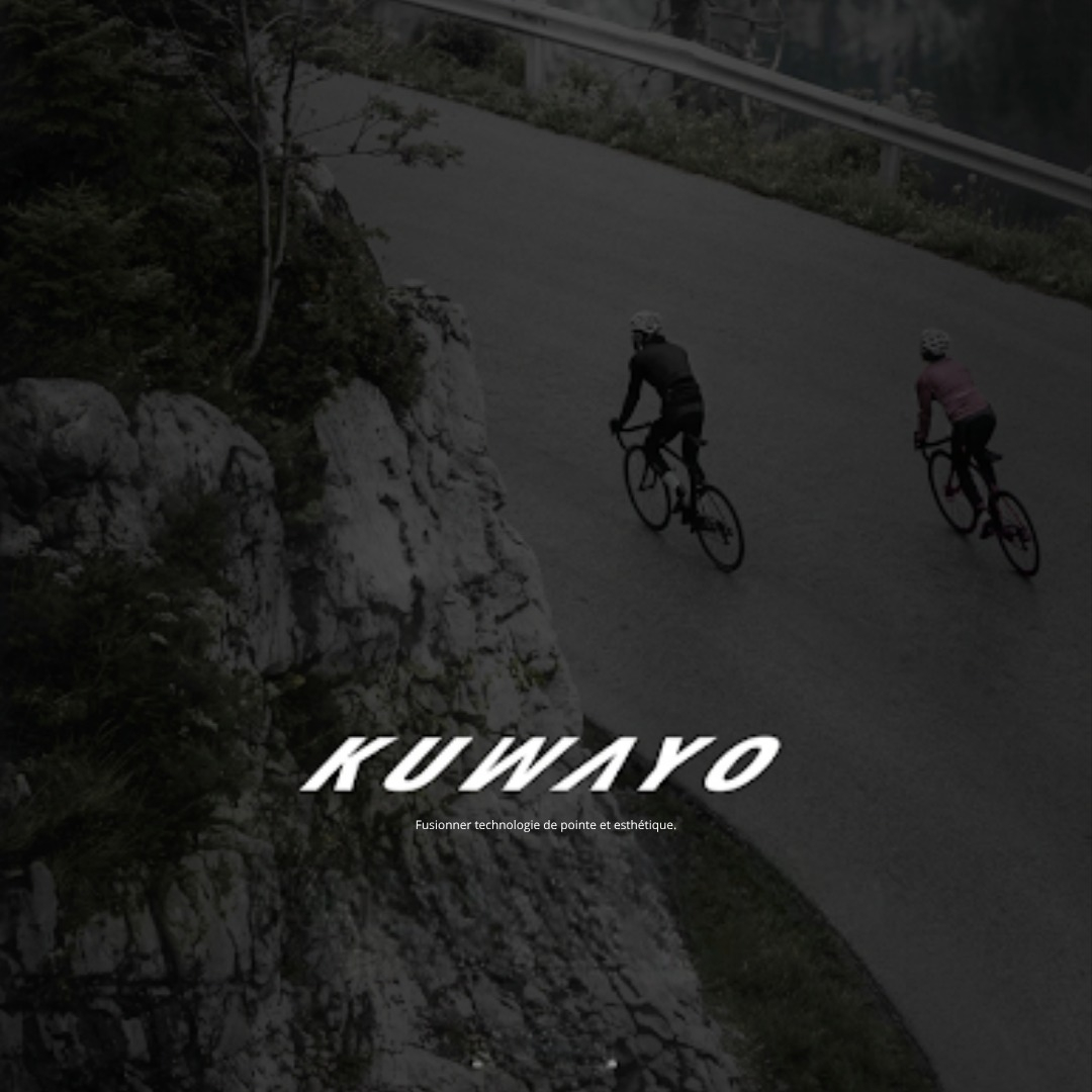 Cyclistes Kuwayo sur une route de montagne